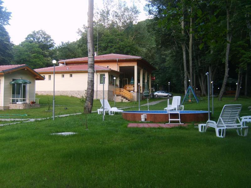 Hotel Valdis Pastra Exterior photo