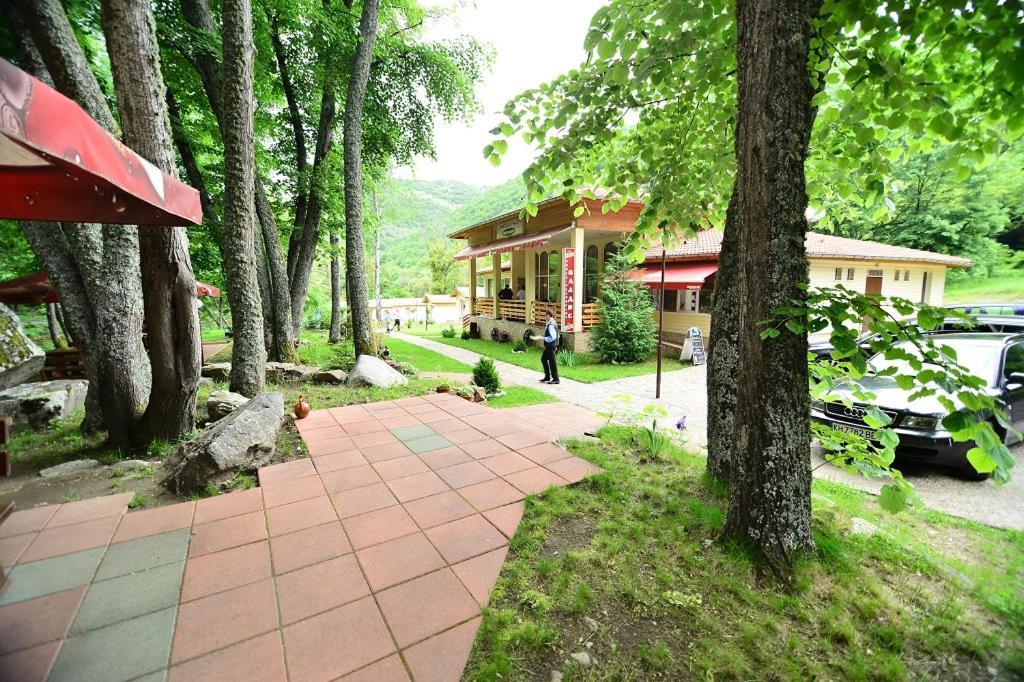 Hotel Valdis Pastra Exterior photo
