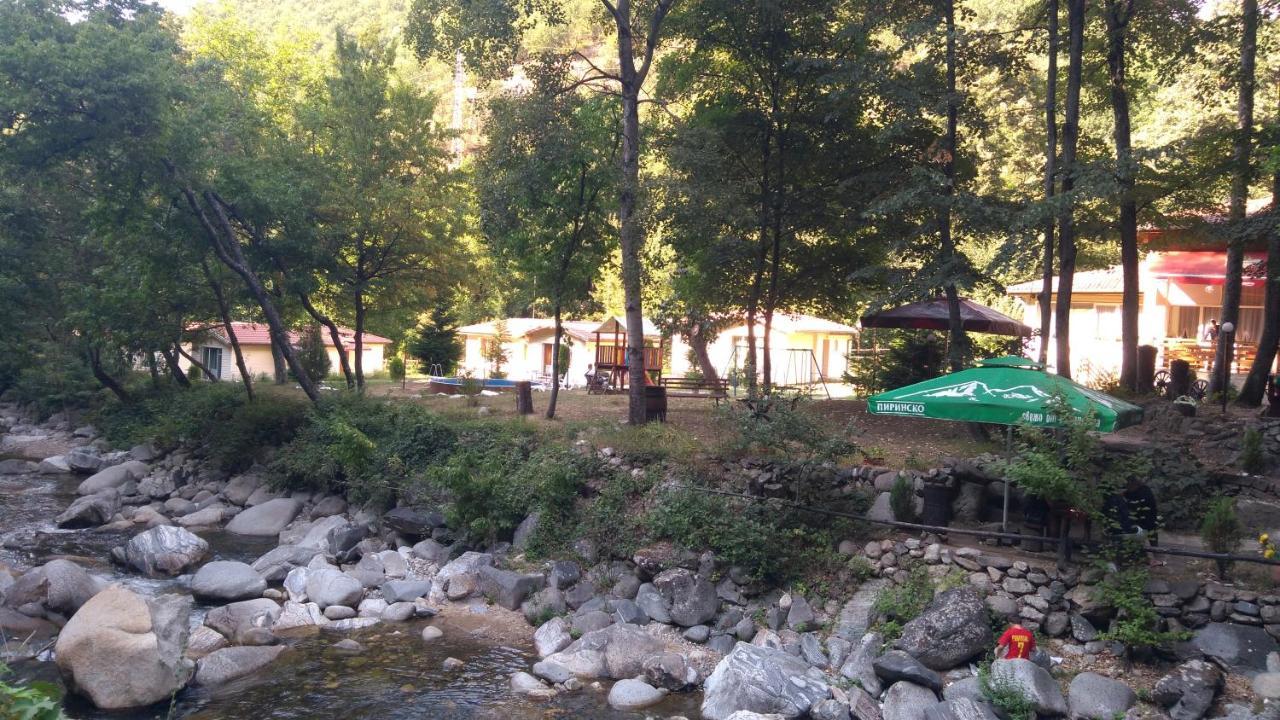 Hotel Valdis Pastra Exterior photo