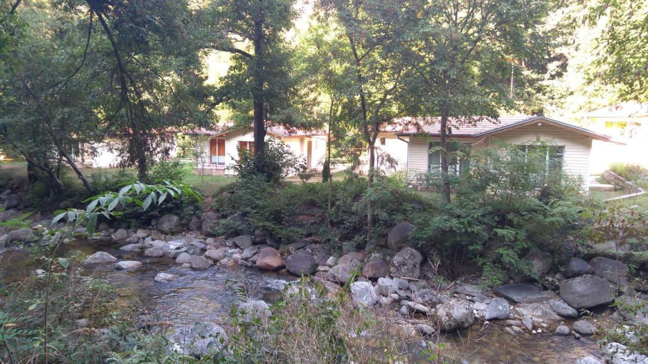 Hotel Valdis Pastra Exterior photo