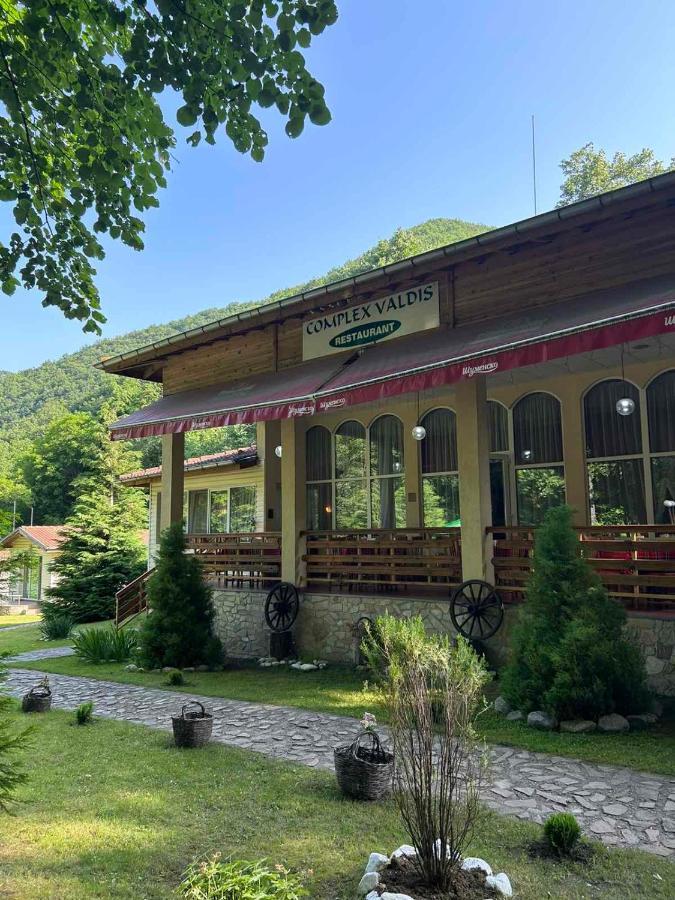 Hotel Valdis Pastra Exterior photo